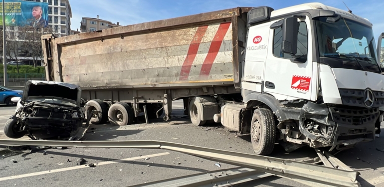 Gebze’de  kara yolundaki trafik kazası ulaşımı aksattı