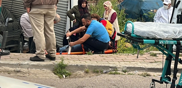 Gebze de servis minibüsüyle otomobil çarpıştı:1 kişi yaralandı