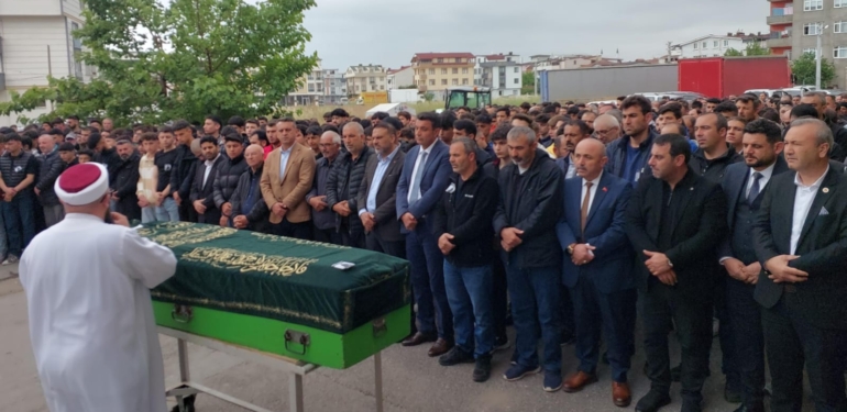 Kocaeli’de trafik kazasında yaralanan genç, son yolculuğuna uğurlandı