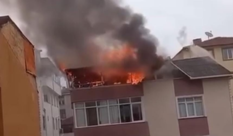 Gebze’de 4 katlı  apartmanın teras katında  çıkan  yangın söndürüldü