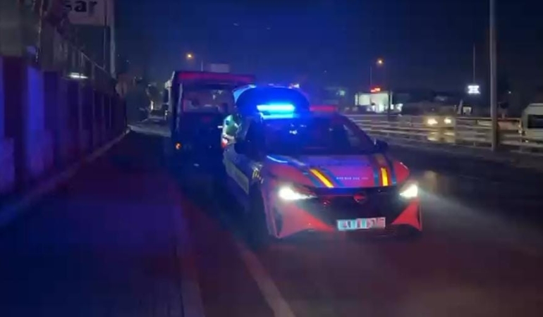 Gebze’de kamyondan fırlayan tekerleğin çarptığı kişi yaralandı