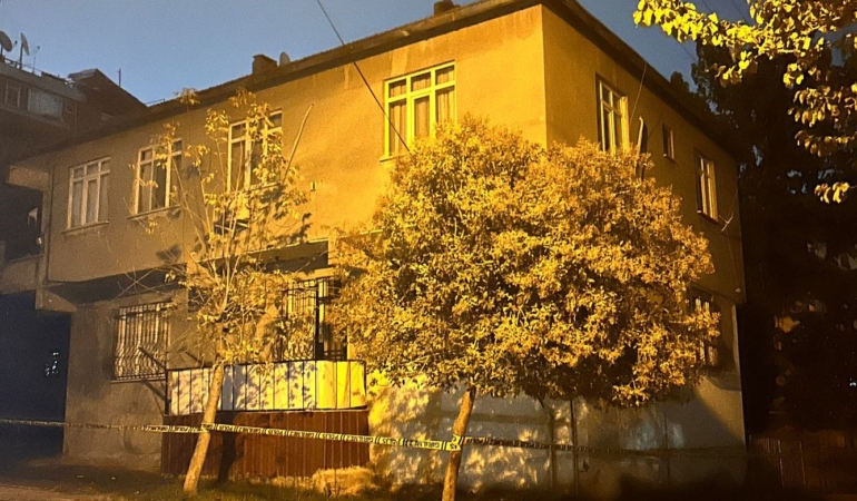 Kocaeli’de kolonlarında çatlak oluşan bir bina boşaltıldı