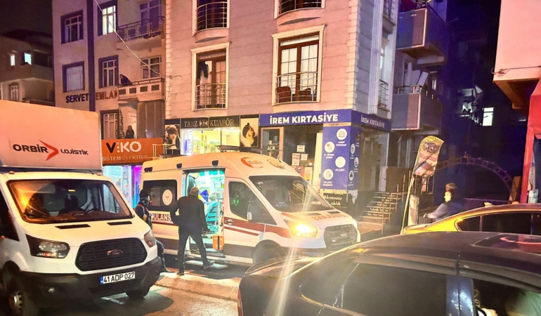 Çayırova’da telefoncu da silahlı kavga  1 kişi yaralandı