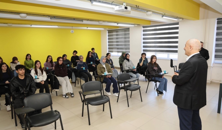 Başkan Büyükgöz Gençlerle Güzide Gençlik Merkezi’nde Buluştu