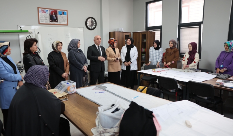 Darıca’da kadınlar ve çocuklar aynı çatı altında eğitim alıyor