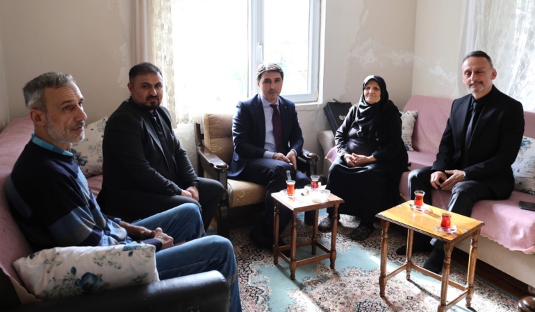 Kocaeli Büyükşehir acıları hafifletiyor