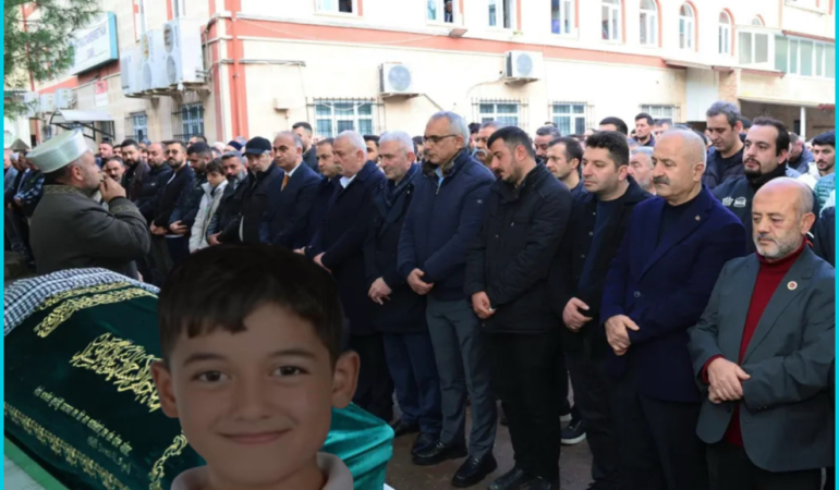 Servis minibüsünün çarpması sonucu ölen Miraç Efe”ye son  görev