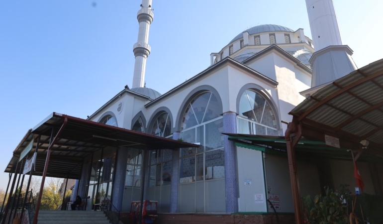 Kartepe Abdülhamit Han Camii’ne estetik görünüm