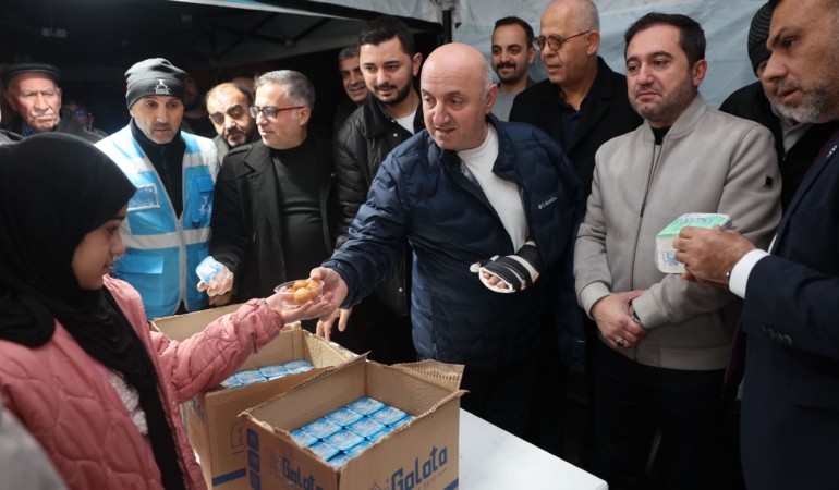 Başkan Bıyık, vatandaşlara lokma ikramında bulundu